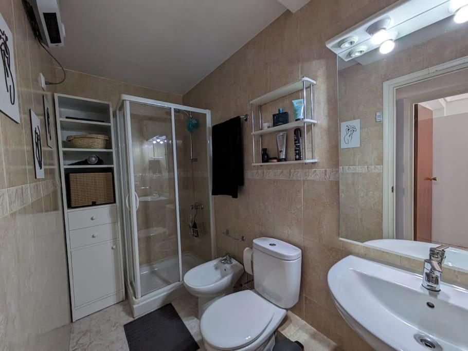 Acogedor Apartamento Y Parking Мадрид Екстериор снимка